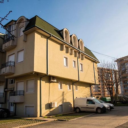 Sunny 412 Apartment بودغوريتْسا المظهر الخارجي الصورة